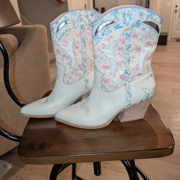Dolce Vita Floral Western Women's Boots - Picture 1 of 6